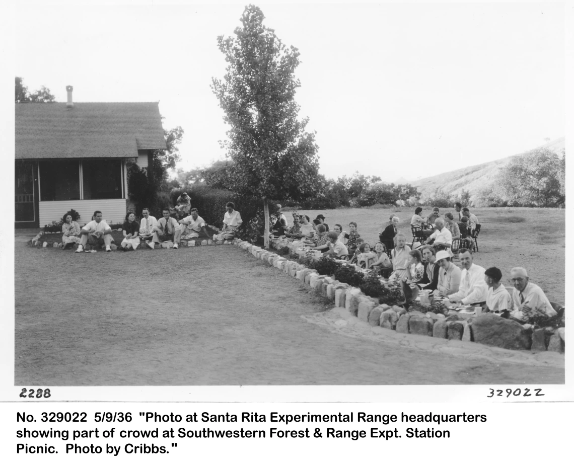 1936_05_09_329022__Florida_picnic_crowd