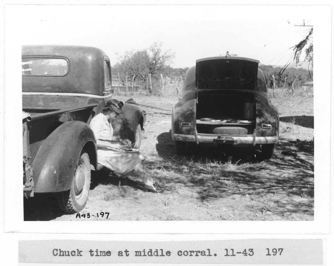 1943_11_xx_A43-197_chuck_at_mid_corral