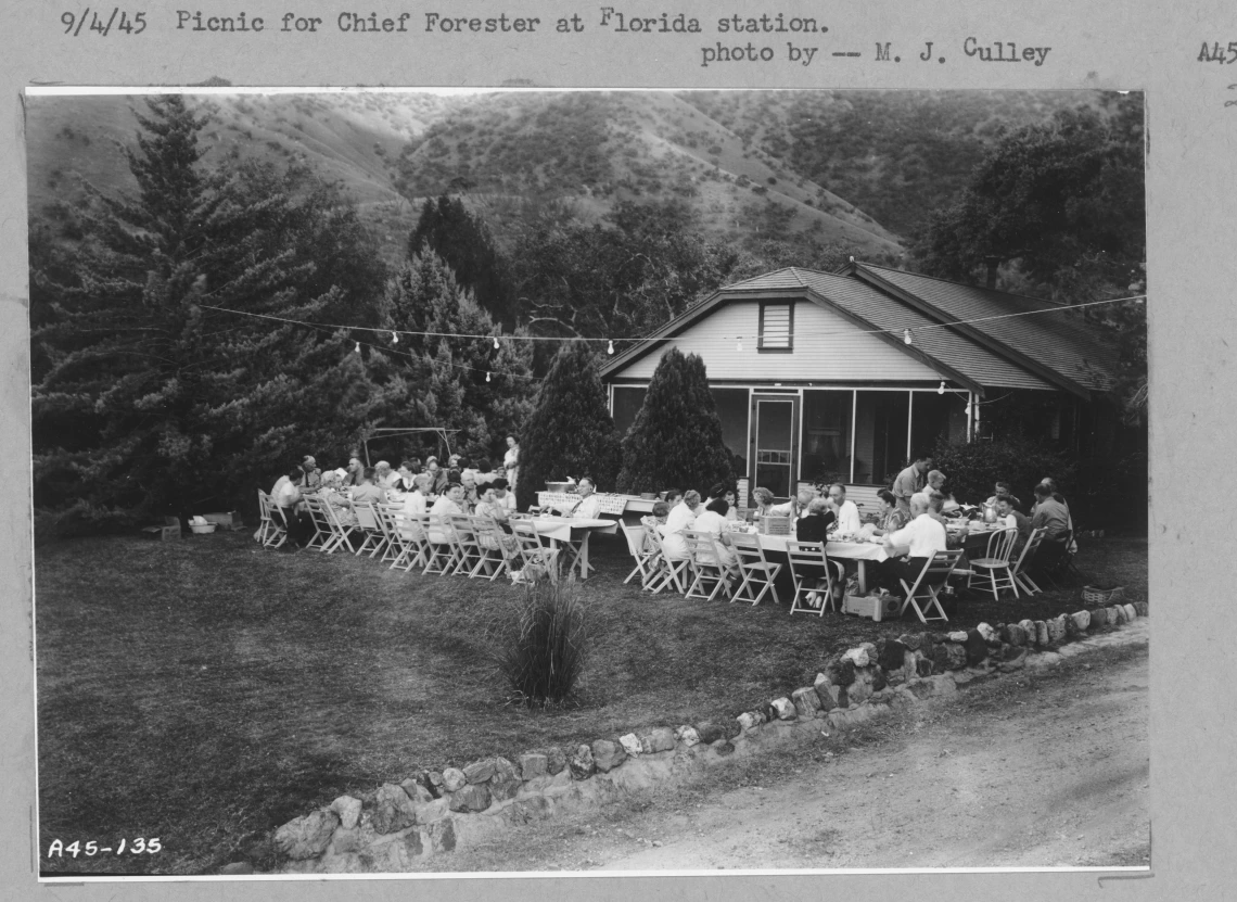 1945_09_04_A_45_135_Florida_picnic
