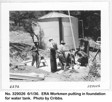 1936_06_01__Florida_water_tank